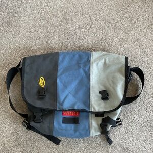 timbuk2 messenger bag size med.